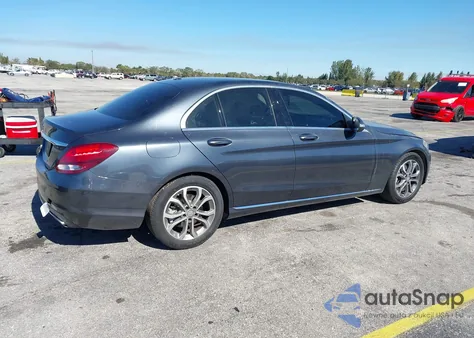 2015 Mercedes-Benz C 300 из США, поврежденный, VIN 55SWF4JB3FU070990
